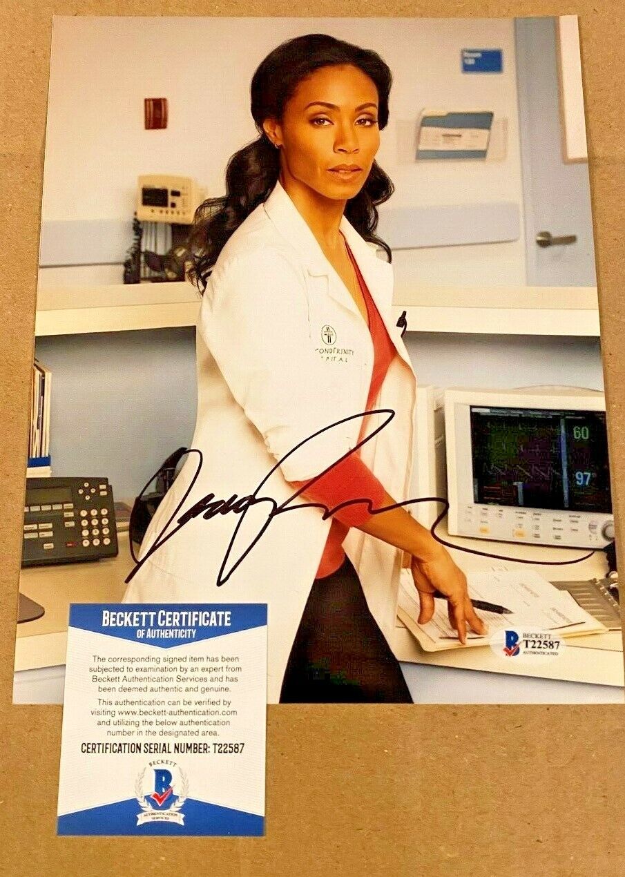 JADA PINKETT SMITH SIGNED HAWTHORNE 8X10 Photo Poster painting BECKETT CERTIFIED