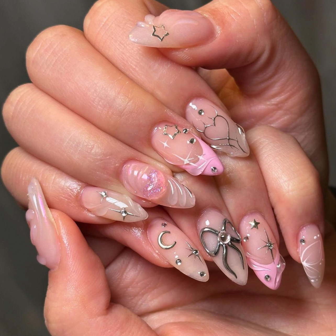 Qinice 24Pcs Sweet Short Almond French False Nails with Glue 3D Wave Nail Pattern Floral Pink Blush Press on Acrylic Nail Manicure Tips