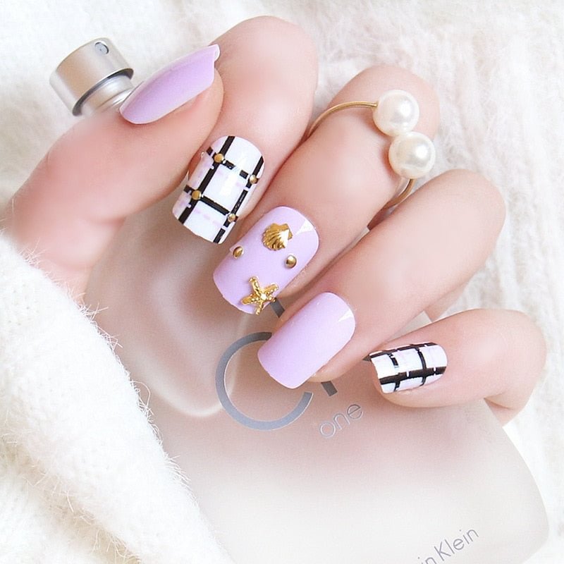 24Pcs Artificial Short Fake Nails 3D Holographic Sequins False Nails With Design DIY Full Cover Finger Tips Manicure Tools
