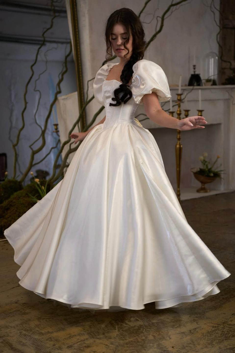 Satin Square Neck Bubble Sleeves High-Waisted Long A-Line Prom Dress With Pleated | YQ0106 Wellcucu