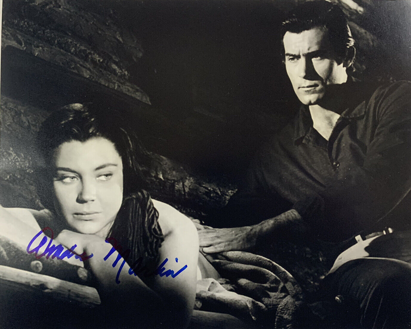 ANDRA MARTIN HAND SIGNED 8x10 Photo Poster painting YELLOWSTONE KELLY ACTRESS AUTOGRAPH