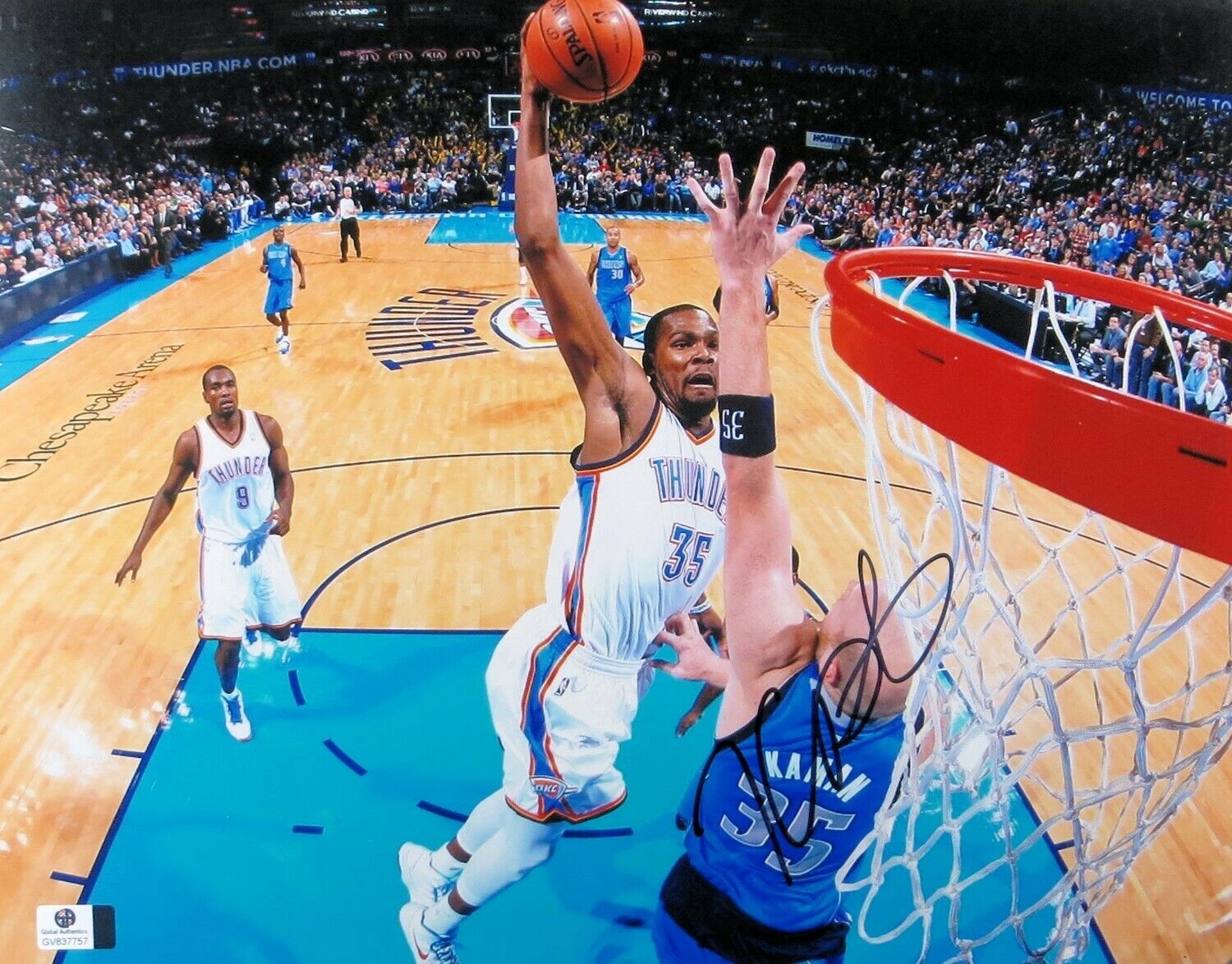 Kevin Durant Signed Autographed 11X14 Photo Poster painting Thunder Huge Dunk on Kaman GV837757