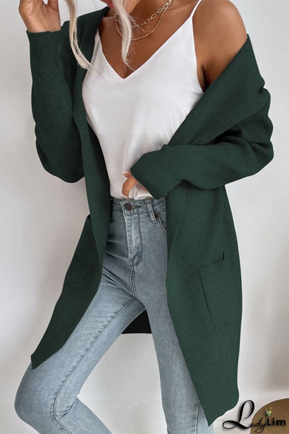Effortless and Trendy Cardigan