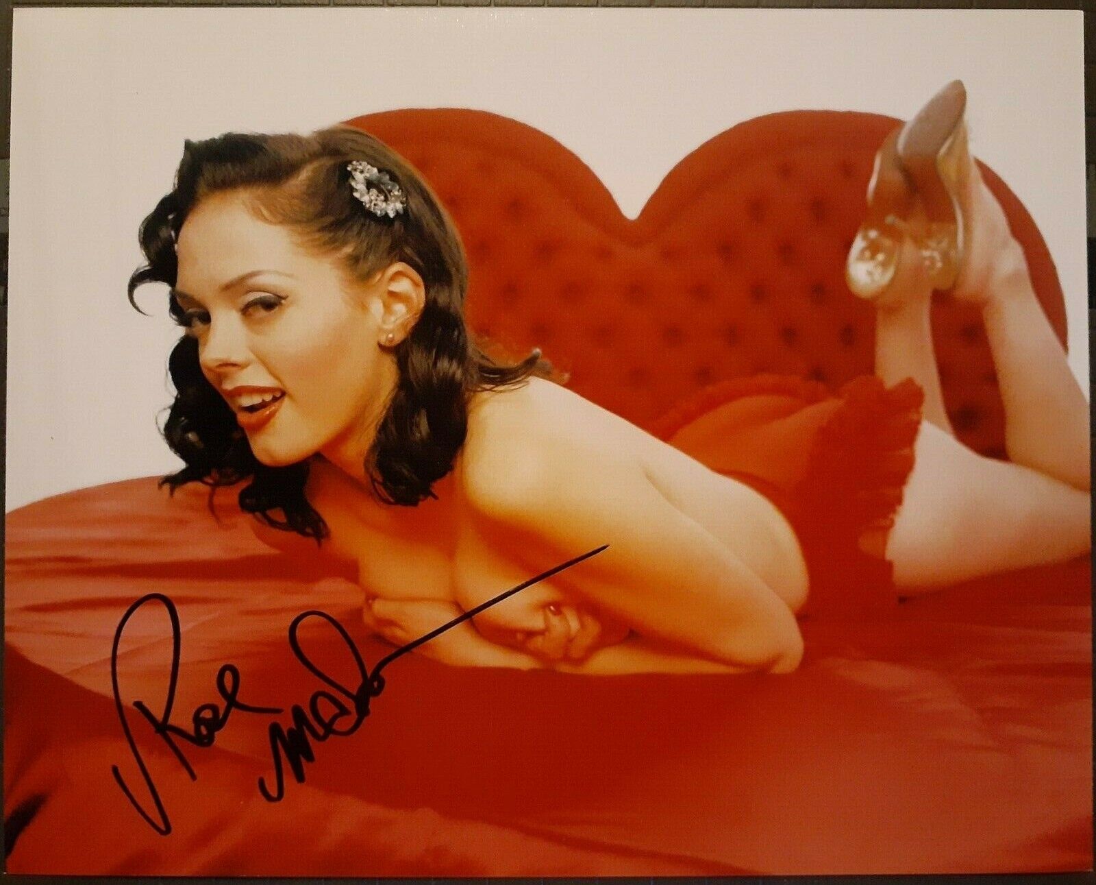 Rose McGowan signed 8x10