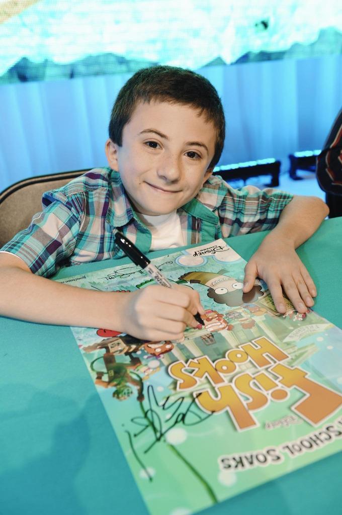 Atticus Shaffer 8x10 Picture Simply Stunning Photo Poster painting Gorgeous Celebrity #11