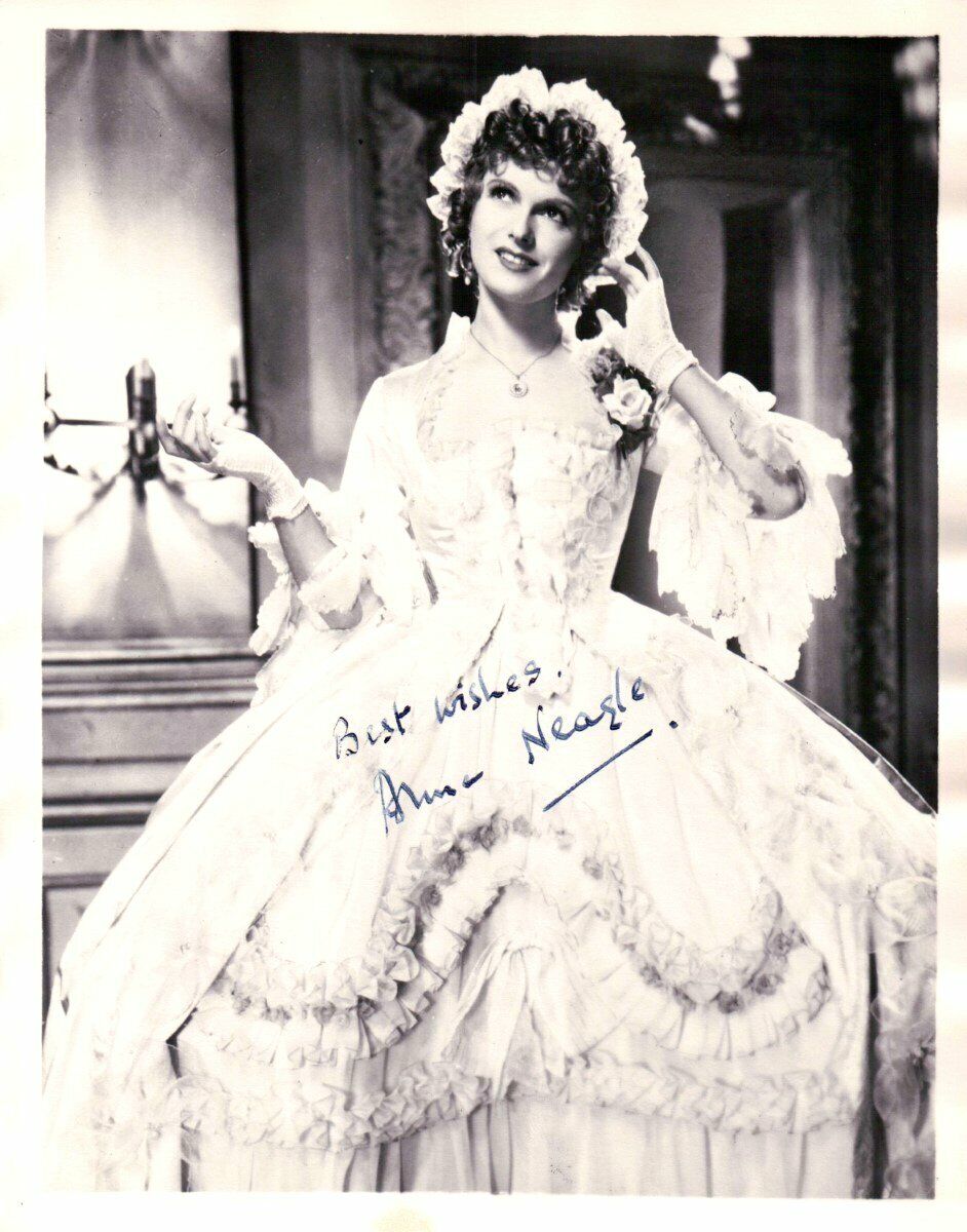 Anna Neagle Signed Autographed 8X10 Photo Poster painting Legendary British Actor JSA II59882