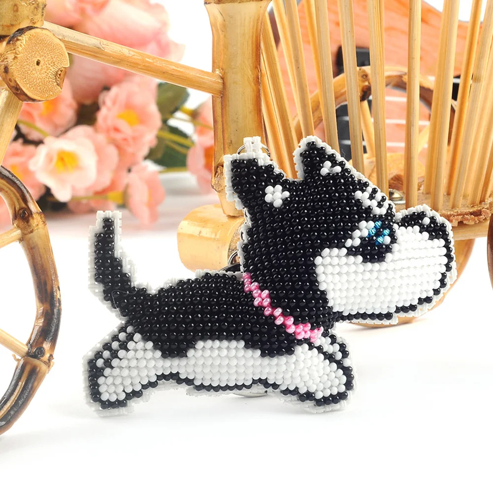Husky - Stamped Bead Embroidery - Keychain