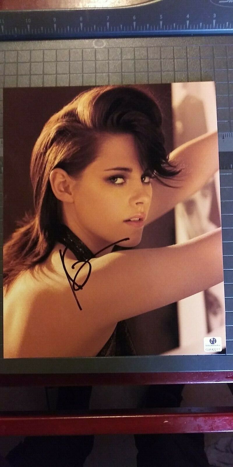 Kristen Stewart signed 8x10. COA GAI