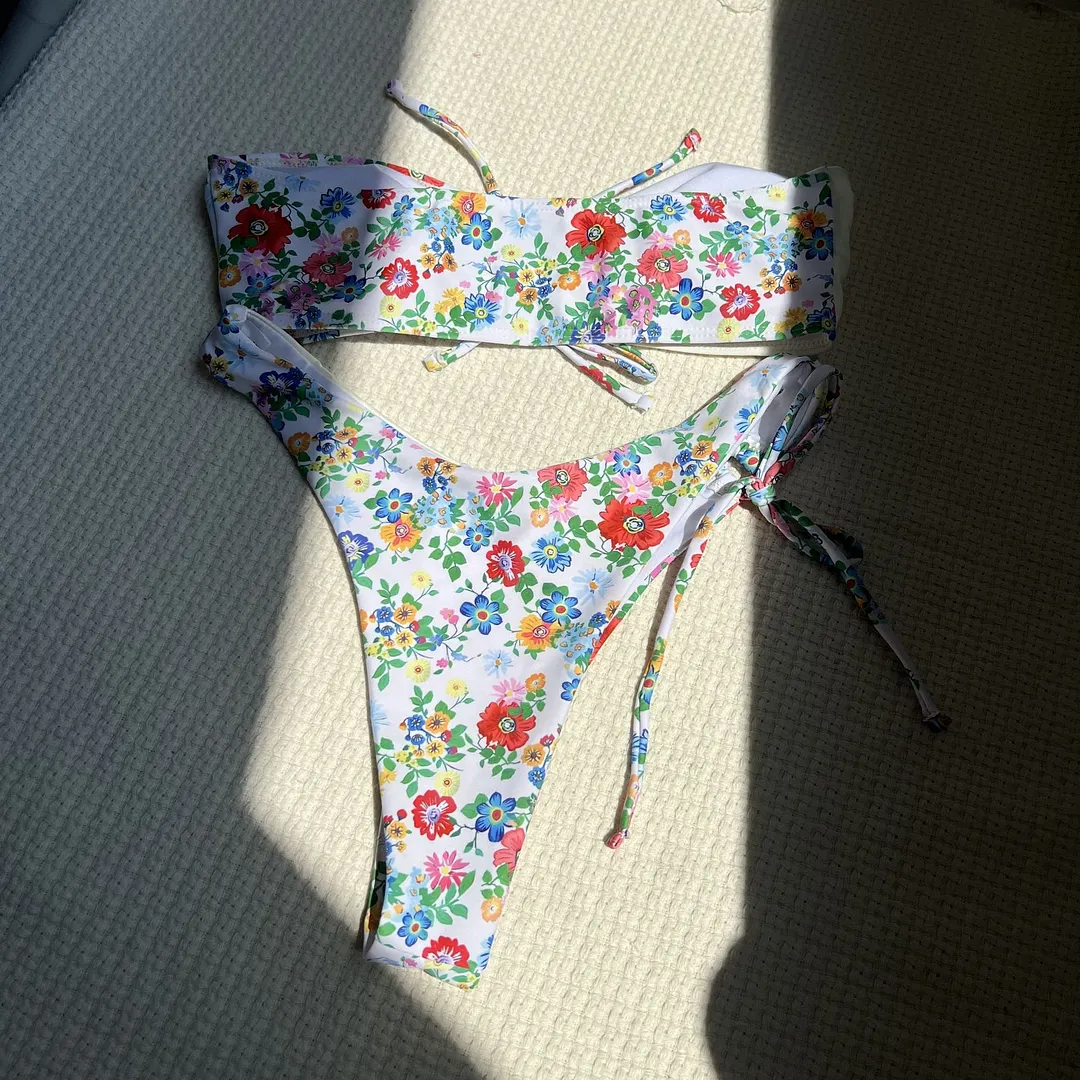 Uveng 2024 New Broken Flower Color Tie With Chest Small Fresh Sexy Swimsuit Bikini