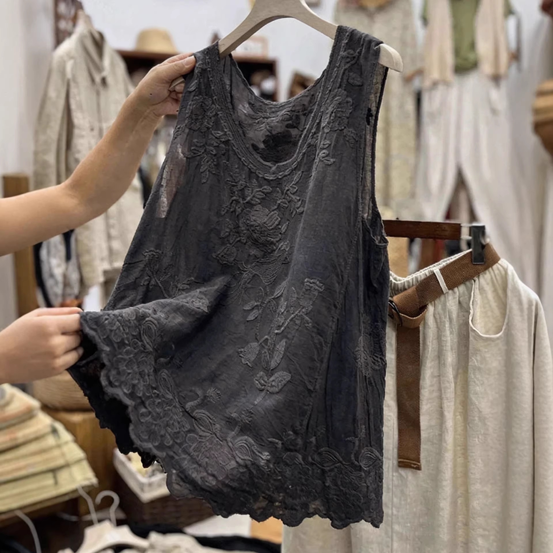 Women's Vintage Lace Sleeveless Cotton-linen Vest wearshes