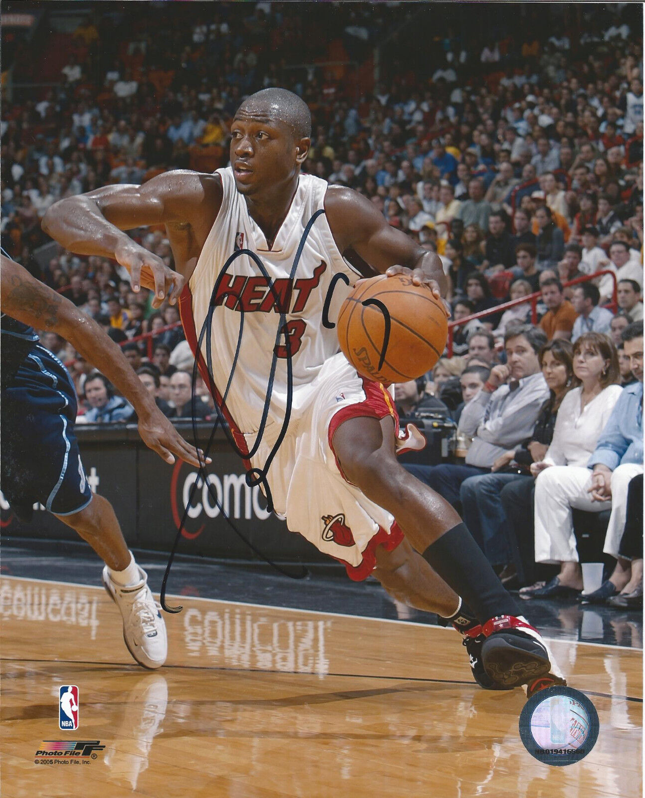 MIAMI HEAT DWYANE WADE SIGNED 8X10 Photo Poster painting W/COA 2006 2012 NBA CHAMPIONS DWAYNE A