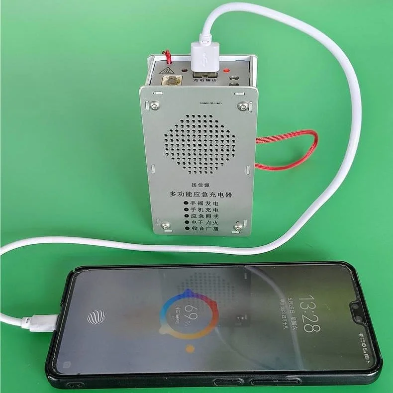 🔋 Hand-Crank Emergency Power Station – Flashlight, Lighter & Power Bank (1000mAh)