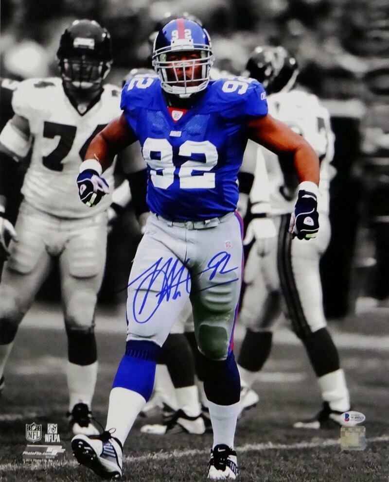 Michael Strahan Signed NY Giants 8x10 PF BW Spotlight Photo Poster painting-Beckett Auth *Blue