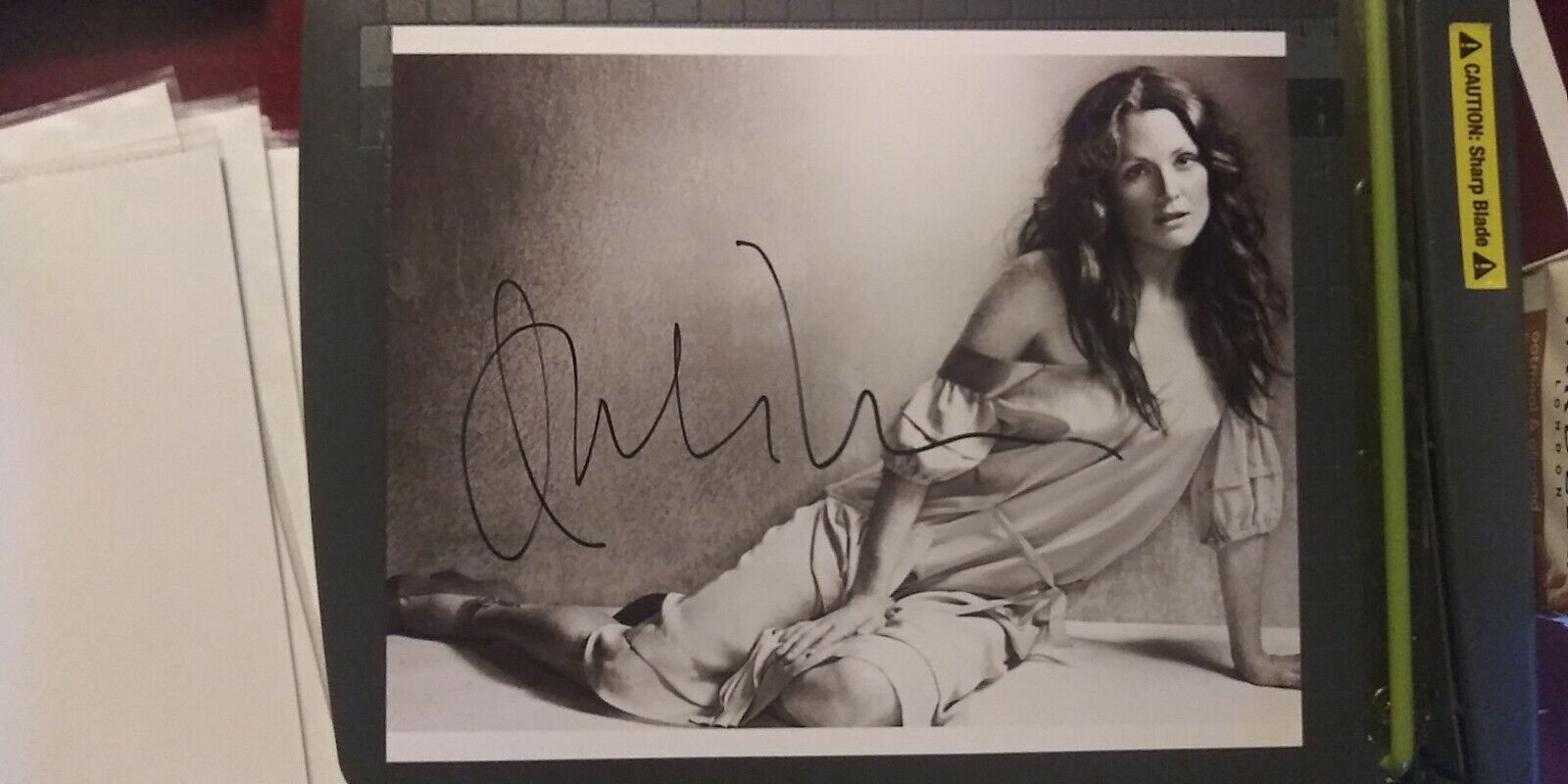 Julianne Moore signed 8x10