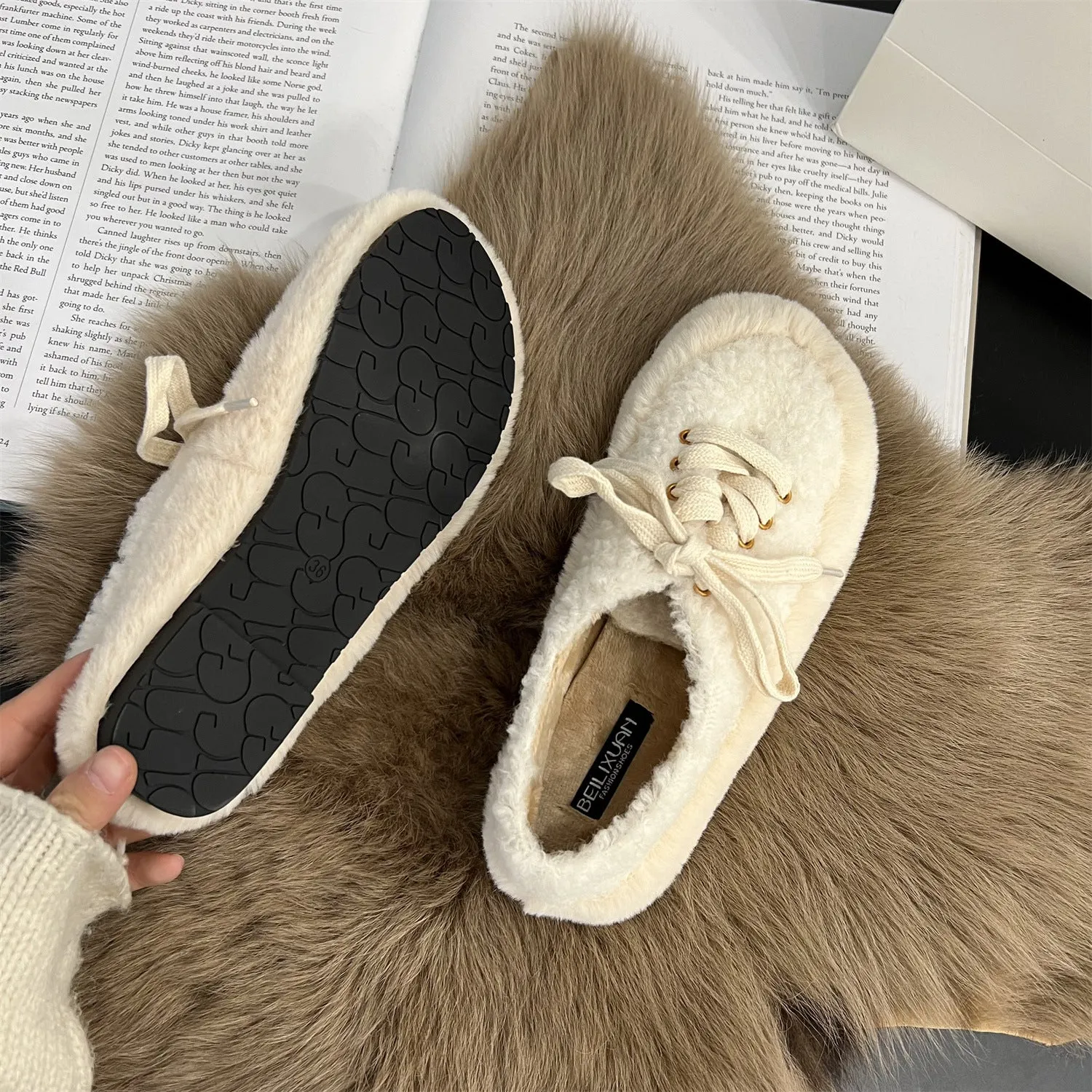 Women's Casual Solid Color Shoelace Round Toe Mid Heels Plush Shoes