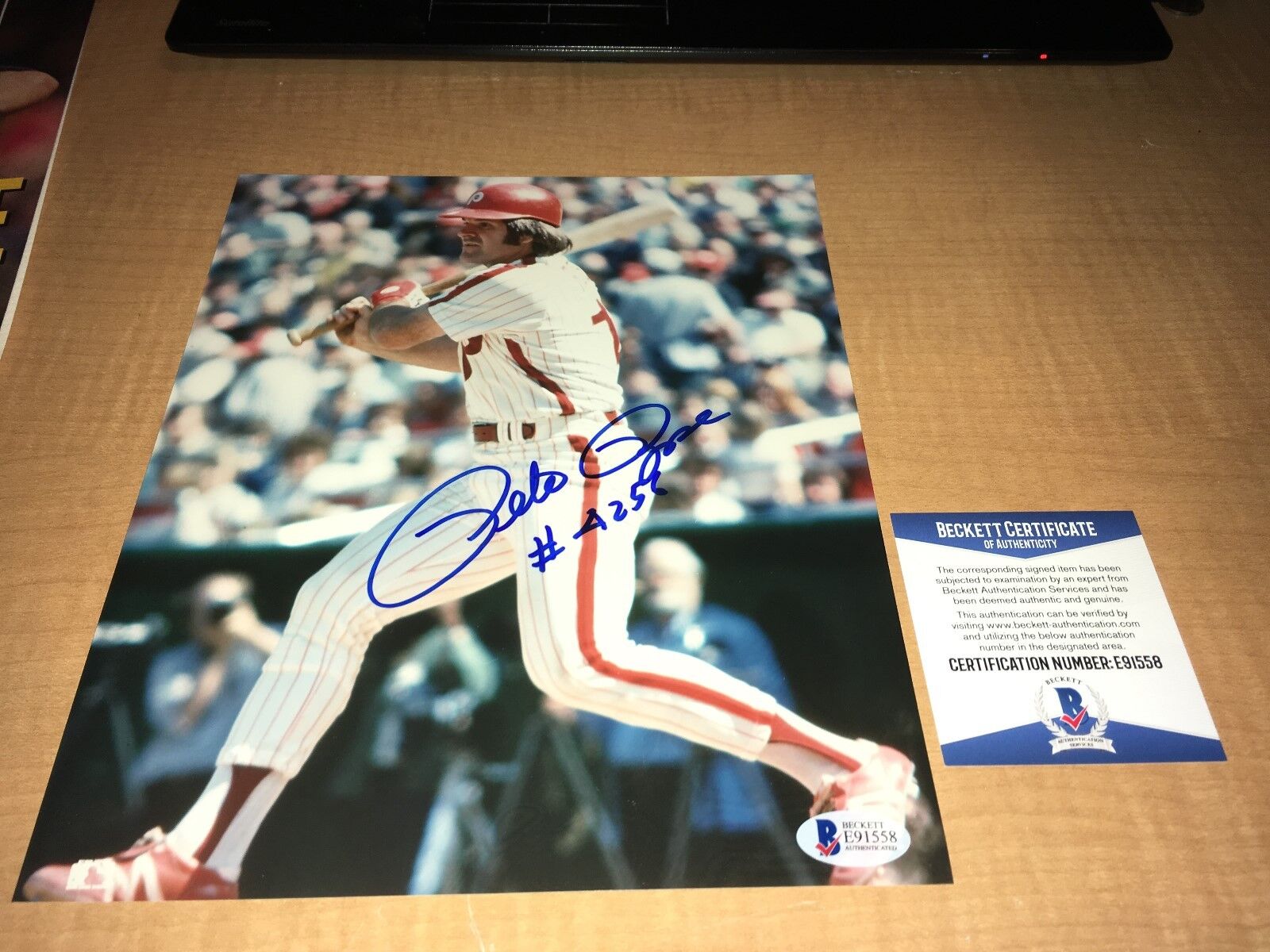 Pete Rose Philadelphia Phillies Signed 8 x 10