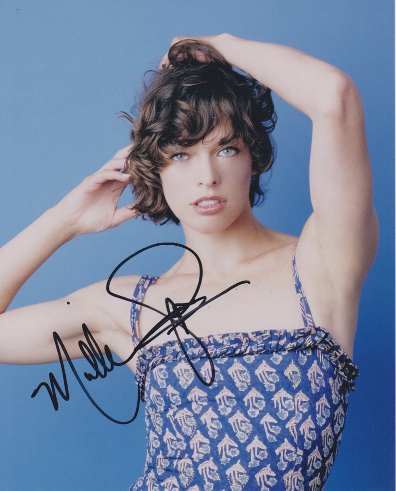 Milla Jovovich Signed Autographed Glossy 8x10 Photo Poster painting - COA Matching Holograms