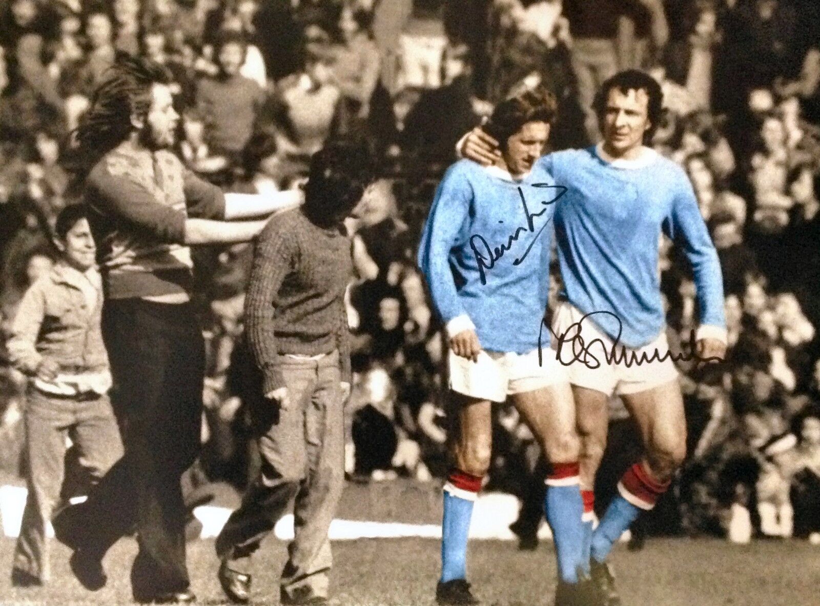 LAW & SUMMERBEE SIGNED Photo Poster painting MANCHESTER CITY v UNITED 1974 DERBY BACKHEEL COA