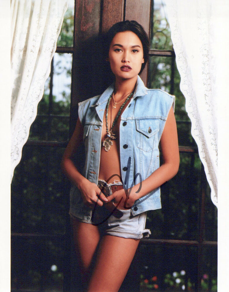 Tia Carrere glamour shot autographed Photo Poster painting signed 8x10 #23