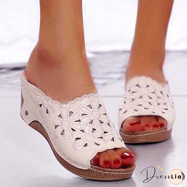 Tailored and airy Sandals