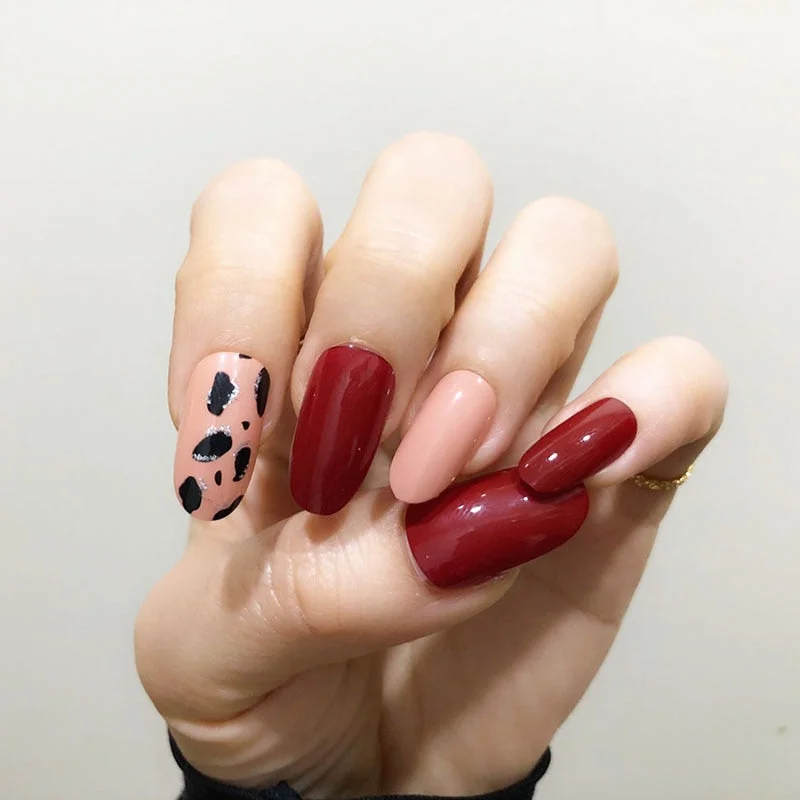 Gorgeous Women Nail Art tools 24pcs/set Red Gold Cady Glitter Color  Fake Nails With Glue Short Full Nail Tips Hybrid Nail TY-Nail Inspo