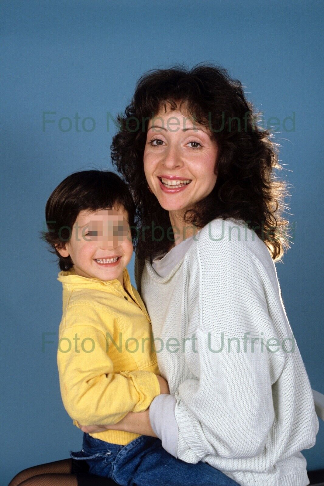 Vicky Leandros With Child - Photo Poster painting 20 X 30 CM Without Autograph (Nr 2-323
