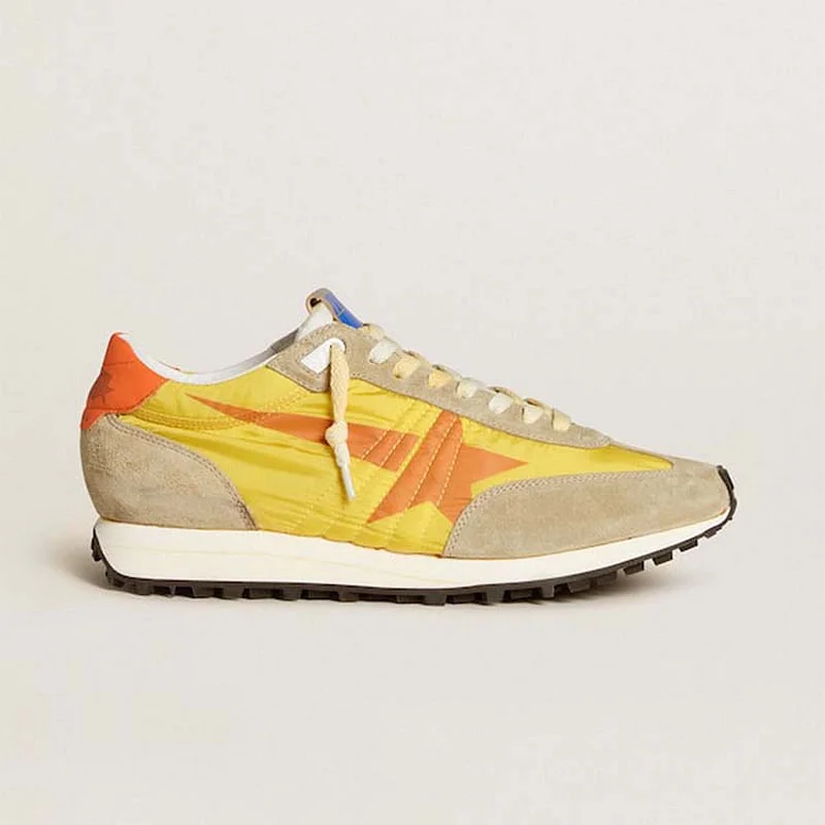 Golden Goose Marathon Hombre con pala de nailon amarillo y estrella naranja