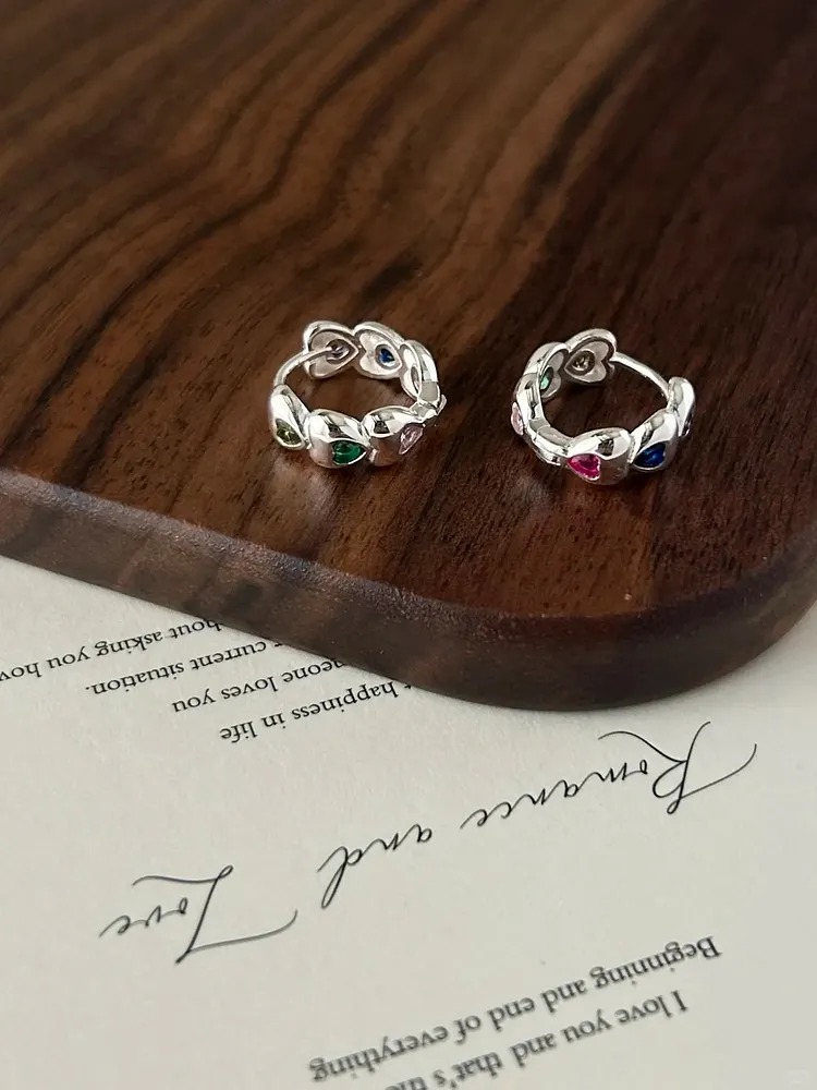 Heart-shaped earrings made of colored zircon
