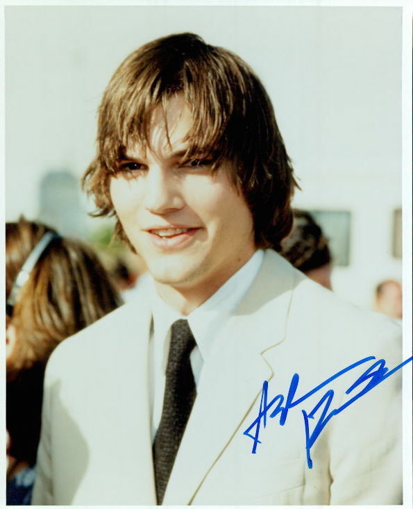 Ashton Kutcher (That 70's Show) in-person signed 8x10 Photo Poster painting