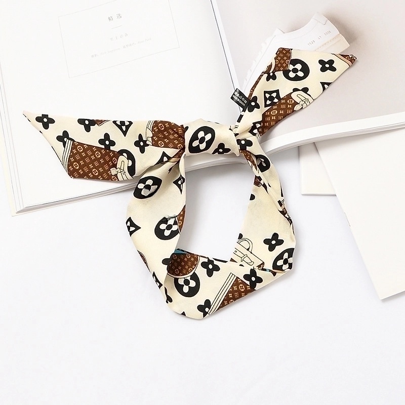 Women’s Sweet Polka Dots Heart Shape Satin Printing Silk Scarves