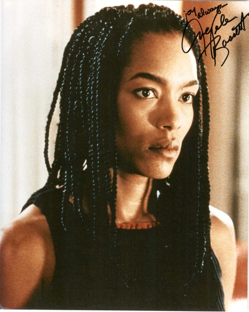 Angela Bassett Signed Autographed Glossy 8x10 Photo Poster painting - COA Matching Holograms