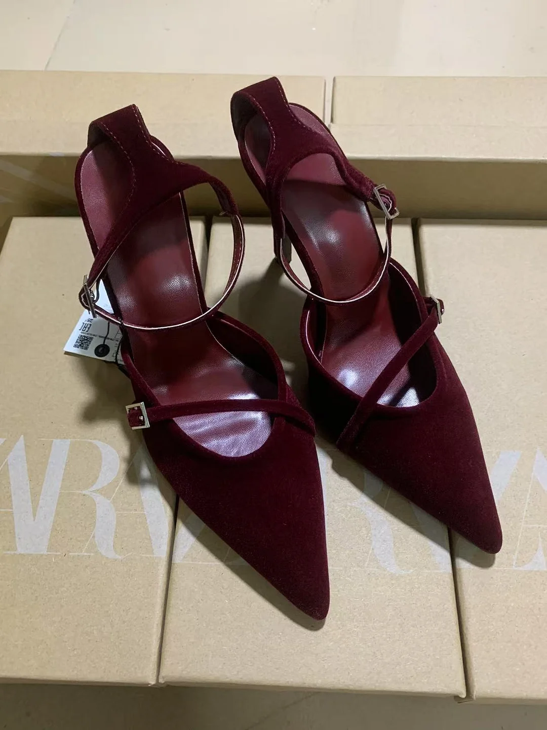 Breakj Breakj Home 2025 Fashion New Pointed Women's Shoes Classic White Patent Leather Shallow Heel Stumbling Women's High Heel Sandals