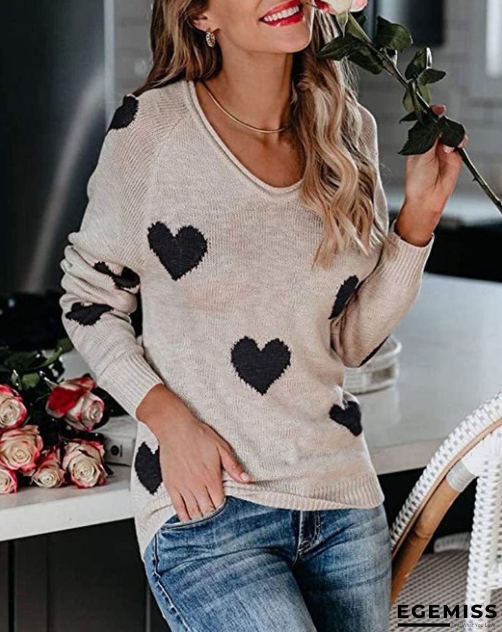 Commuter Ol Large Love V-Neck Sweater | EGEMISS