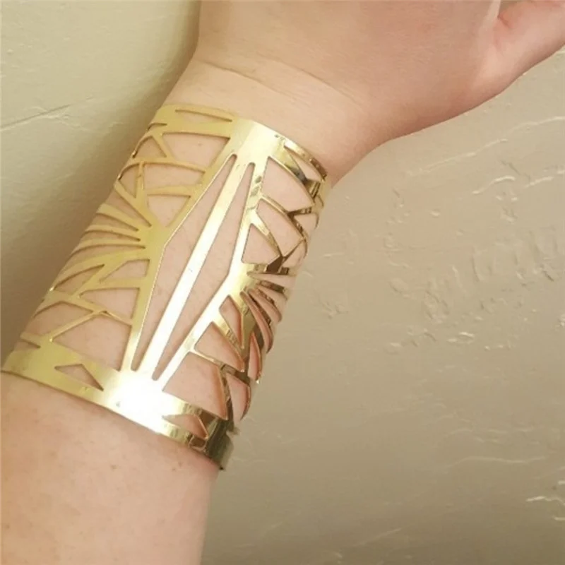Metal Exaggerated Cutout Bracelet