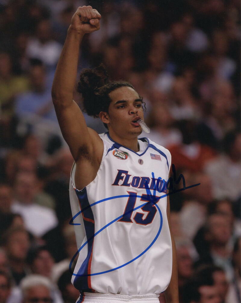 JOAKIM NOAH SIGNED AUTOGRAPH 8X10 Photo Poster painting - 2007 FLORIDA GATORS NATIONAL CHAMPION