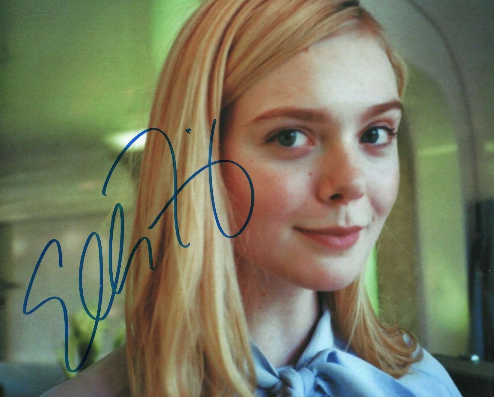 Autographed Elle Fanning signed 8 x 10 Photo Poster painting Cute