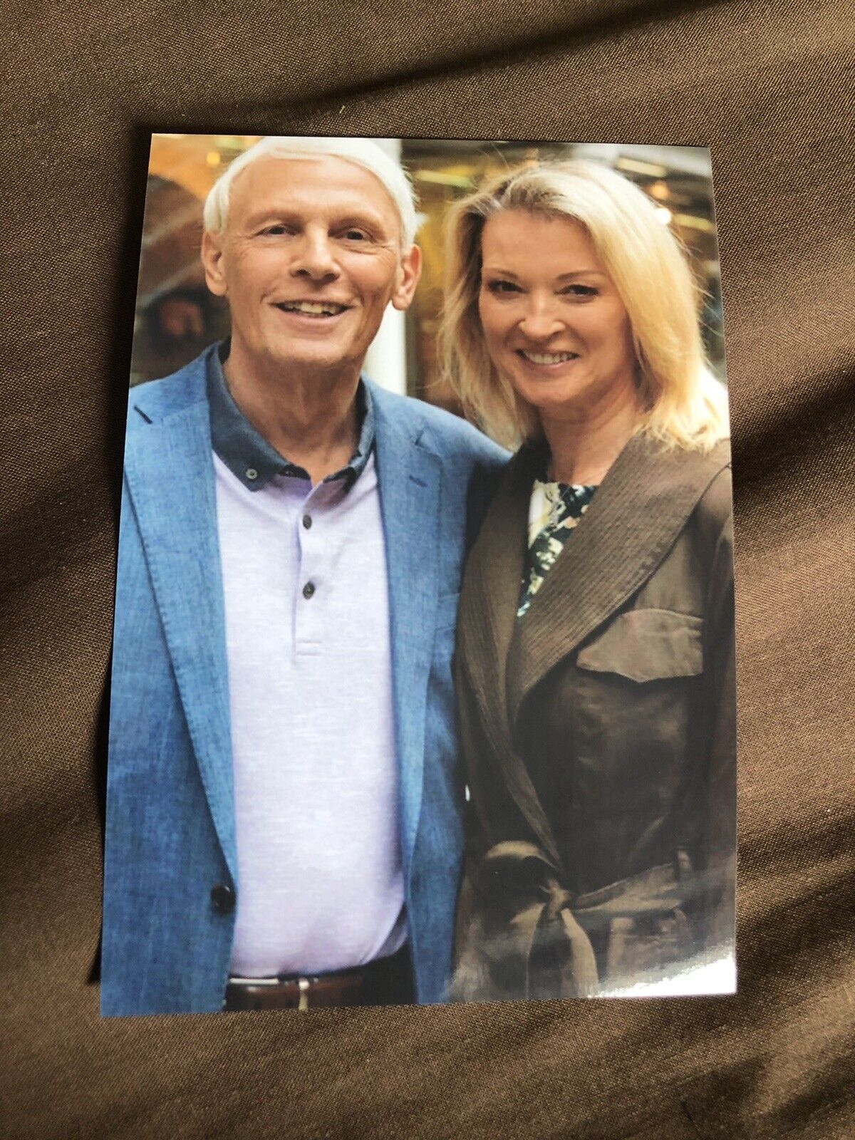 GILLIAN TAYLFORTH & PAUL NICHOLAS (EASTENDERS) UNSIGNED Photo Poster painting- 6x4”