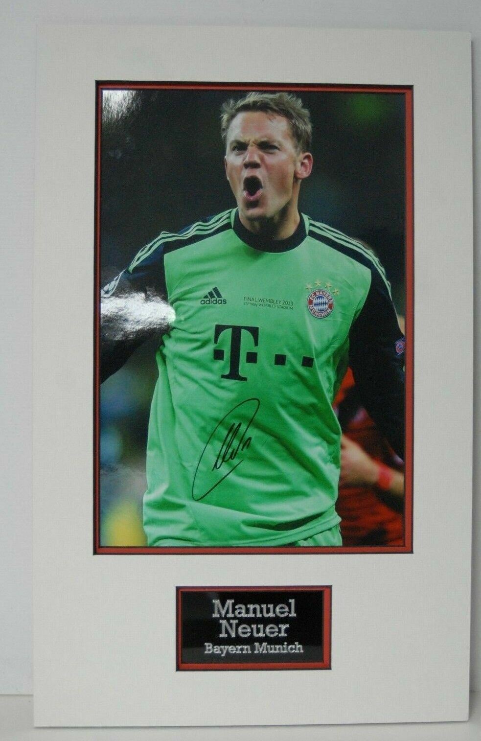 Manuel Neuer Signed 18X12 Photo Poster painting Mount Display BAYERN MUNICH & GERMANY AFTAL COA