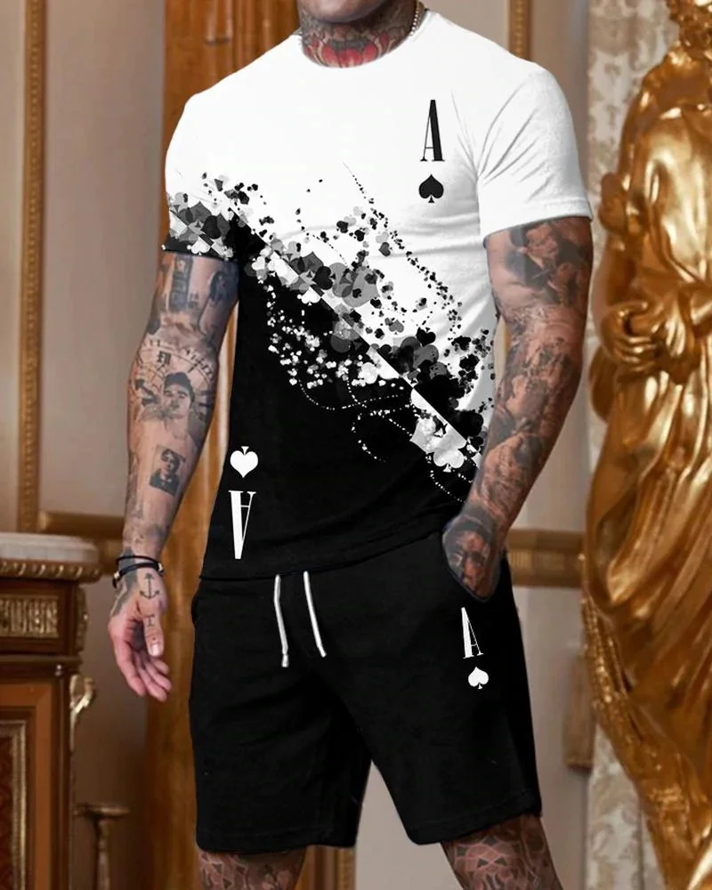 黑色 Traje de cuello redondo de manga corta con estampado de póker en blanco y negro a la moda para hombre.jpg 黑色 Men's fashion black and white poker printed short sleeve round collar suit.jpg