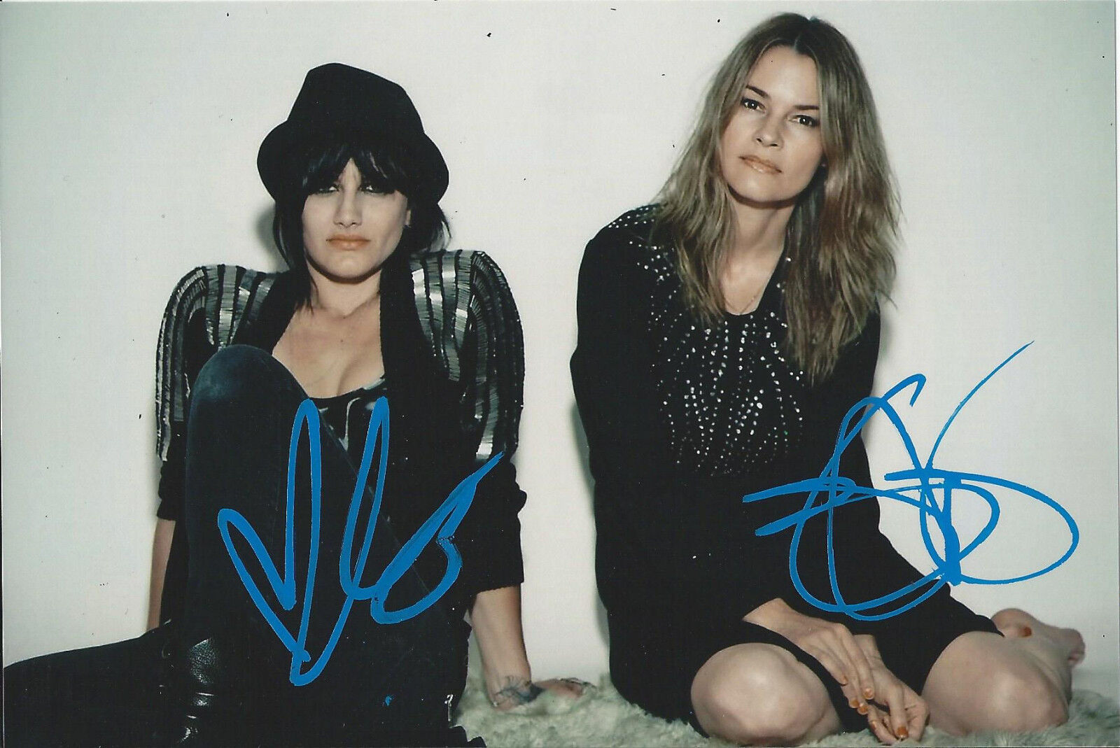 Uh Huh Her UHH Signed 4x6 Photo Poster painting Cam Grey Indie Rock Leisha Hailey 'Future Souls'