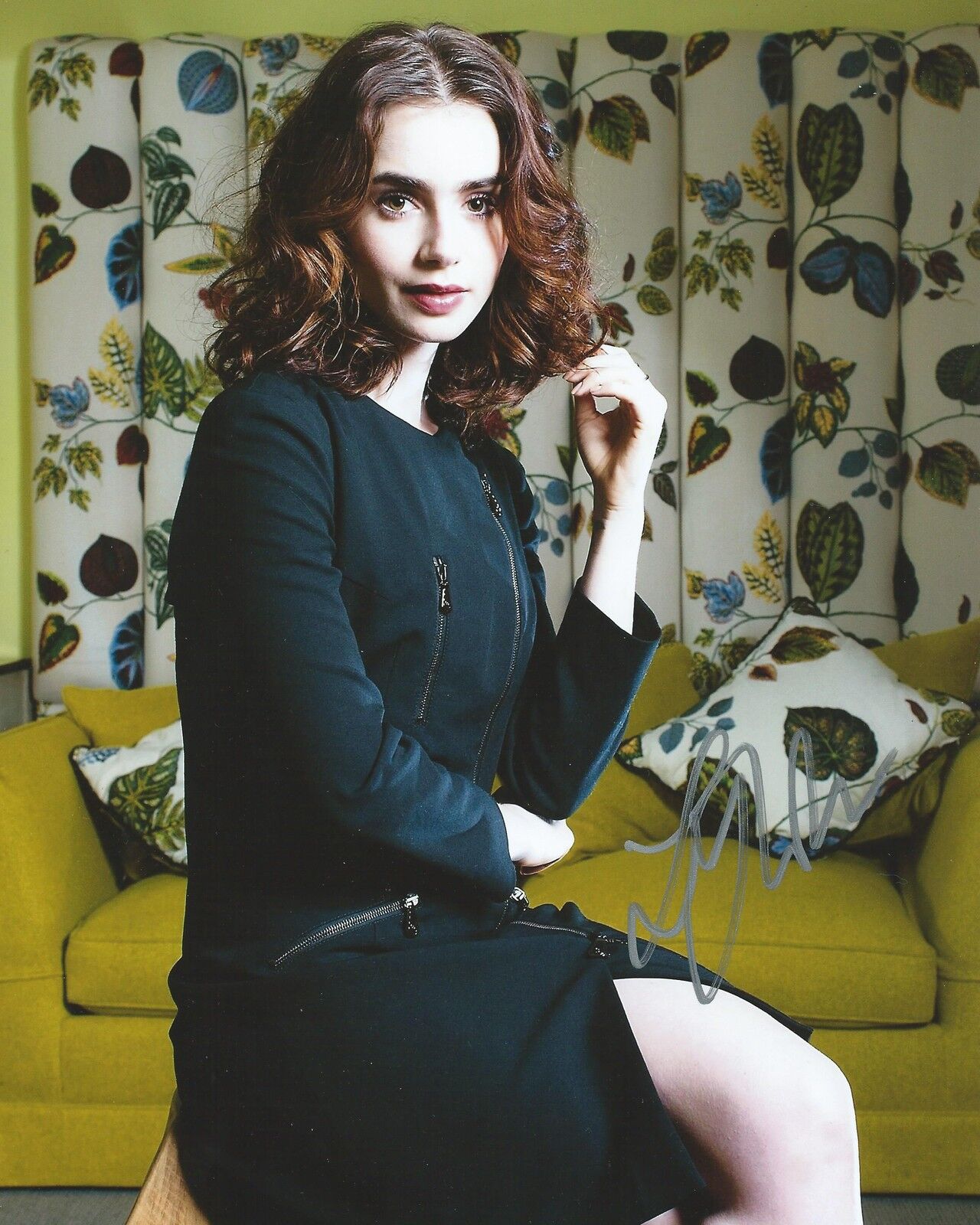 **GFA The Mortal Instruments *LILY COLLINS* Signed 8x10 Photo Poster painting PROOF L4 COA**