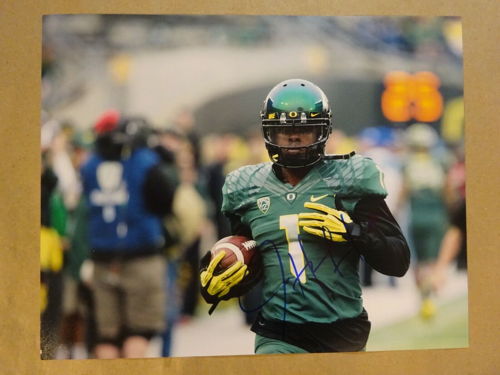 Autographed JOSH HUFF Signed 8x10 Photo Poster paintinggraph Oregon Ducks Football