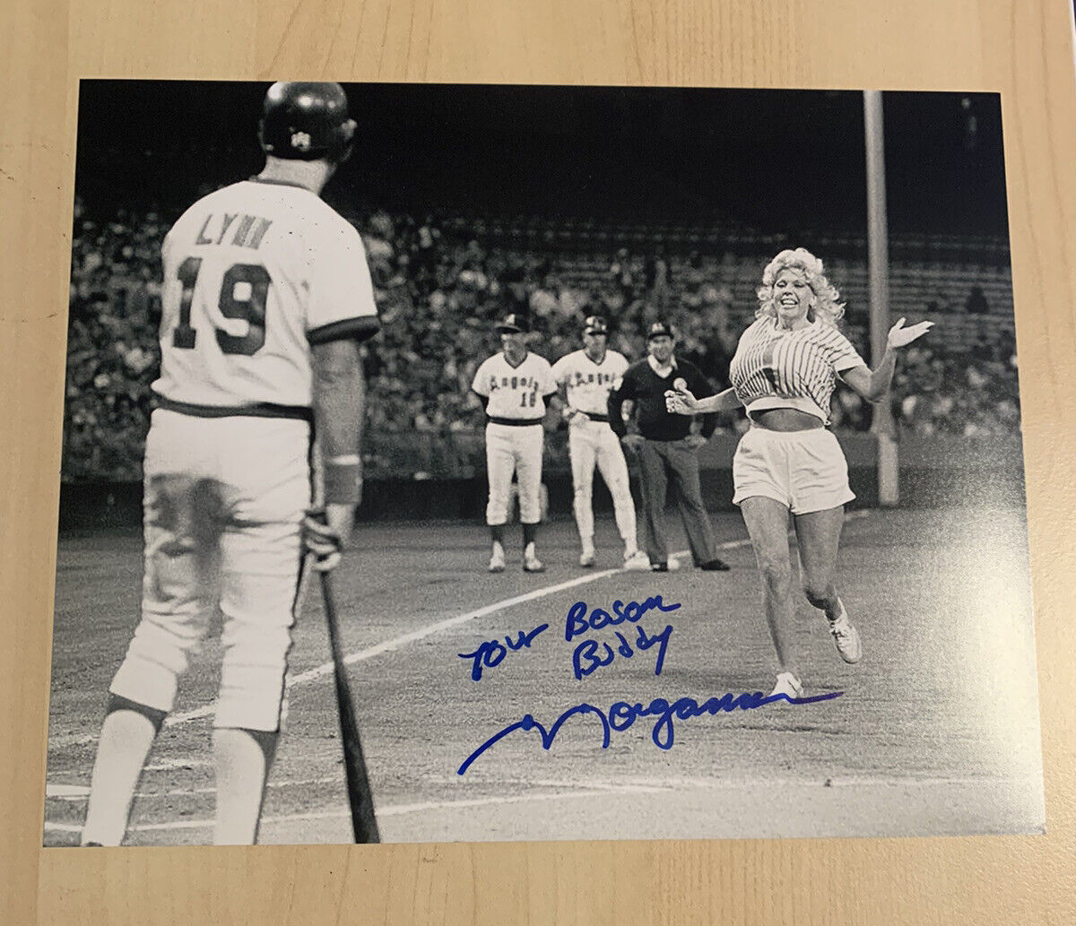 MORGANNA ROBERTS HAND SIGNED 8x10 Photo Poster painting MLB KISSING BANDIT AUTOGRAPHED COA