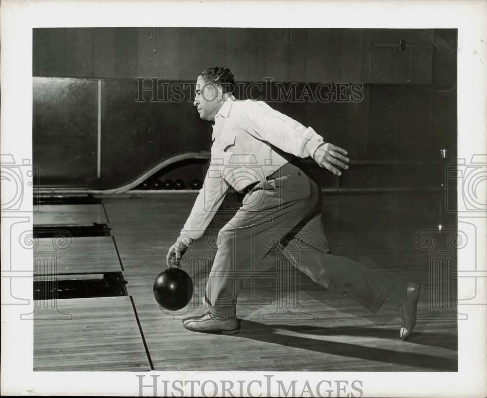 Press Photo Poster painting Bowler Andy Vanipaja - sba31636