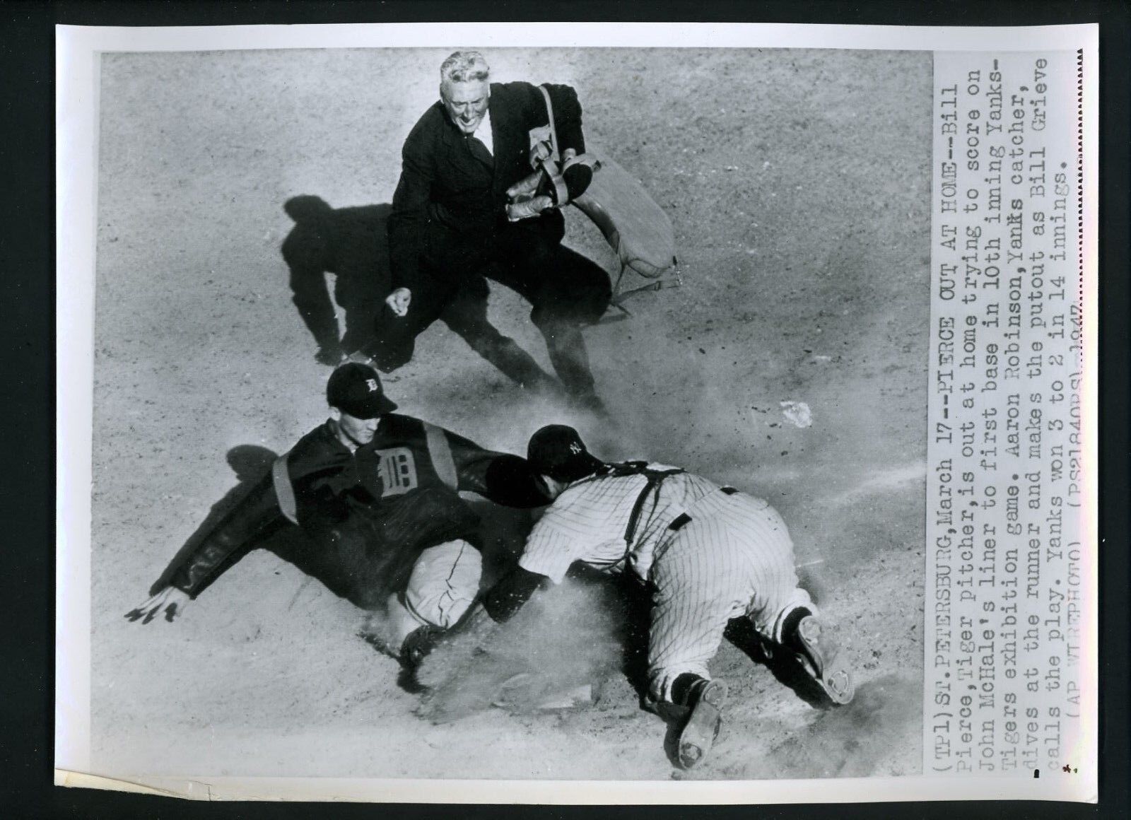 Billy Pierce Aaron Robinson Bill Grieve 1947 Press Photo Poster painting Detroit Tigers Yankees