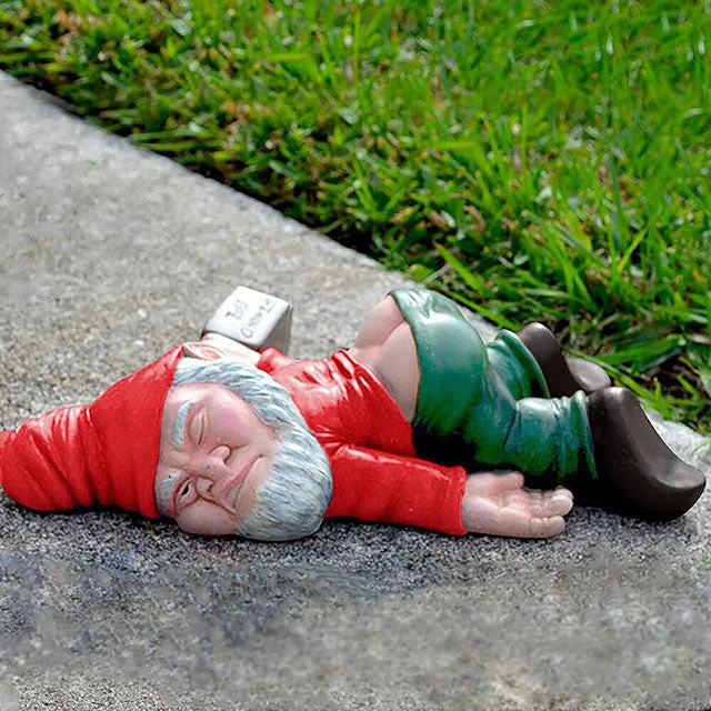Drunk Garden Gnomes Statue