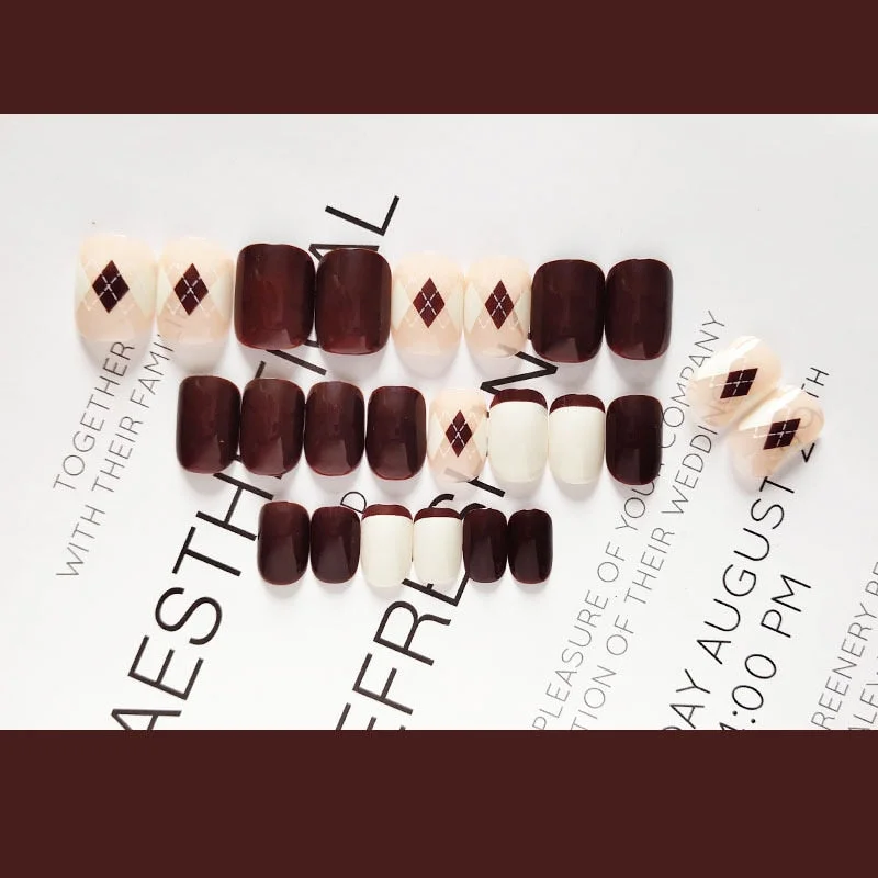 24Pcs Fashion Short Round Head Fake press on Nail Cute MilkTea Color Shiny Gold Foil Blooming Gradient artificial nail with glue-Nail Inspo