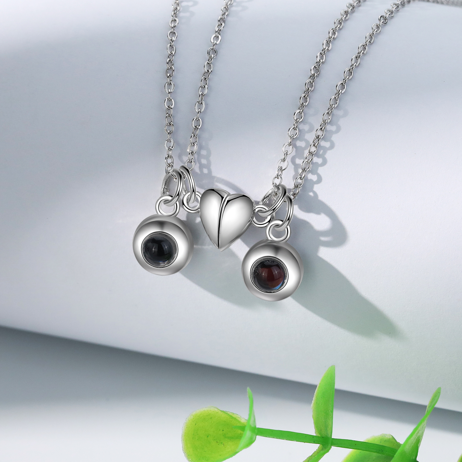coppia di Collana con un ciondolo cuore magnetico di proiezione foto personalizzata per coppia