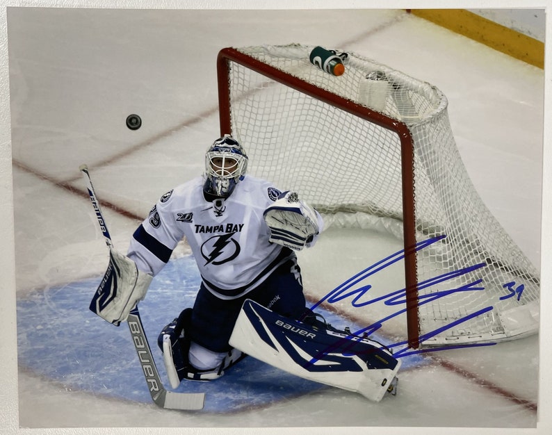 Anders Lindback Signed Autographed Glossy 8x10 Photo Poster painting Tampa Bay Lightning - COA Matching Holograms