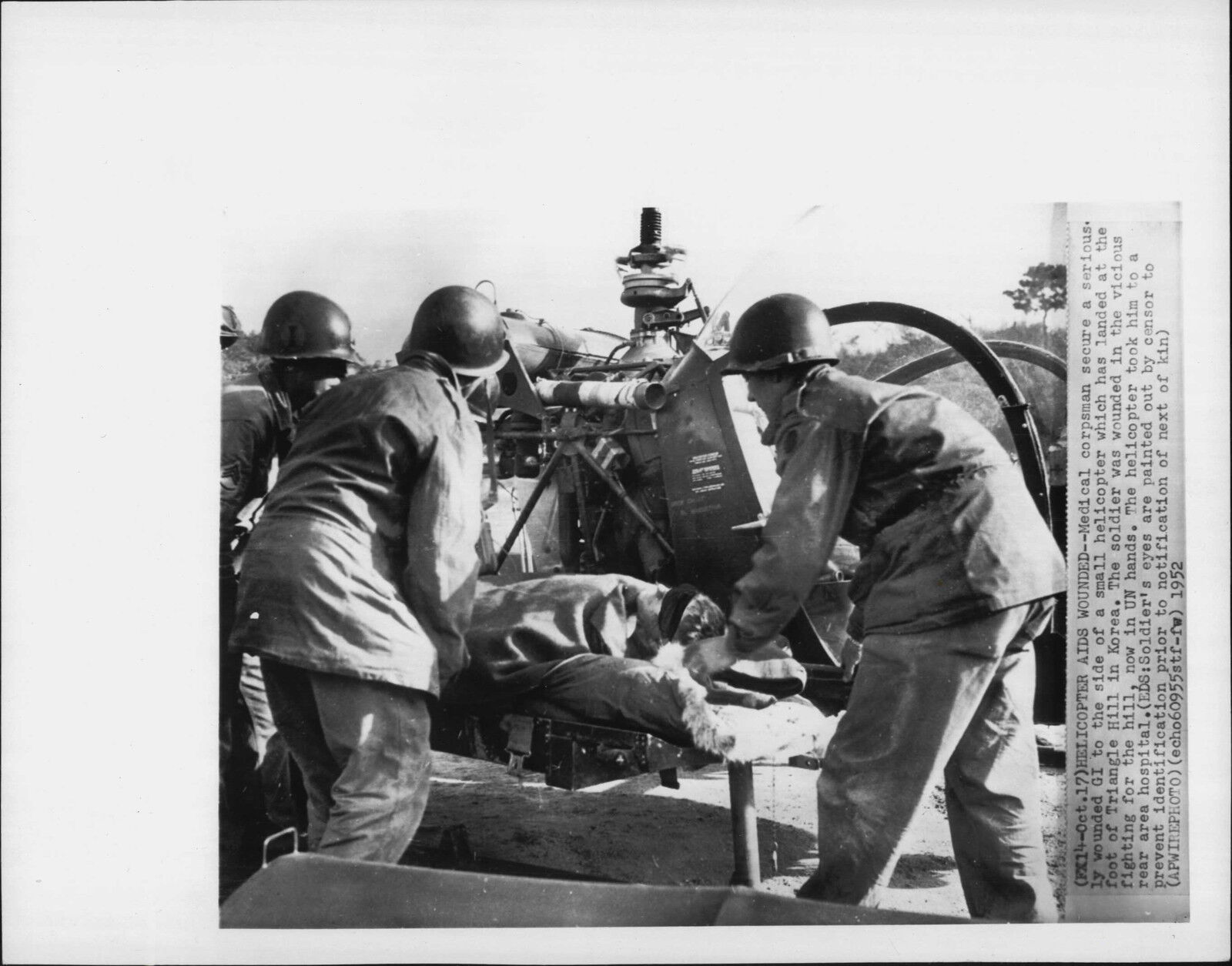 Wounded Loaded Aboard Helicopter at Triangle Hill 1952 Korea War Press Photo Poster painting